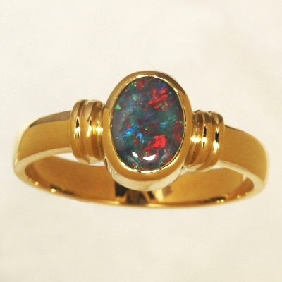 18k Yellow Gold Ring with a BLACK OPAL Beautiful red blue sparkling multicolour